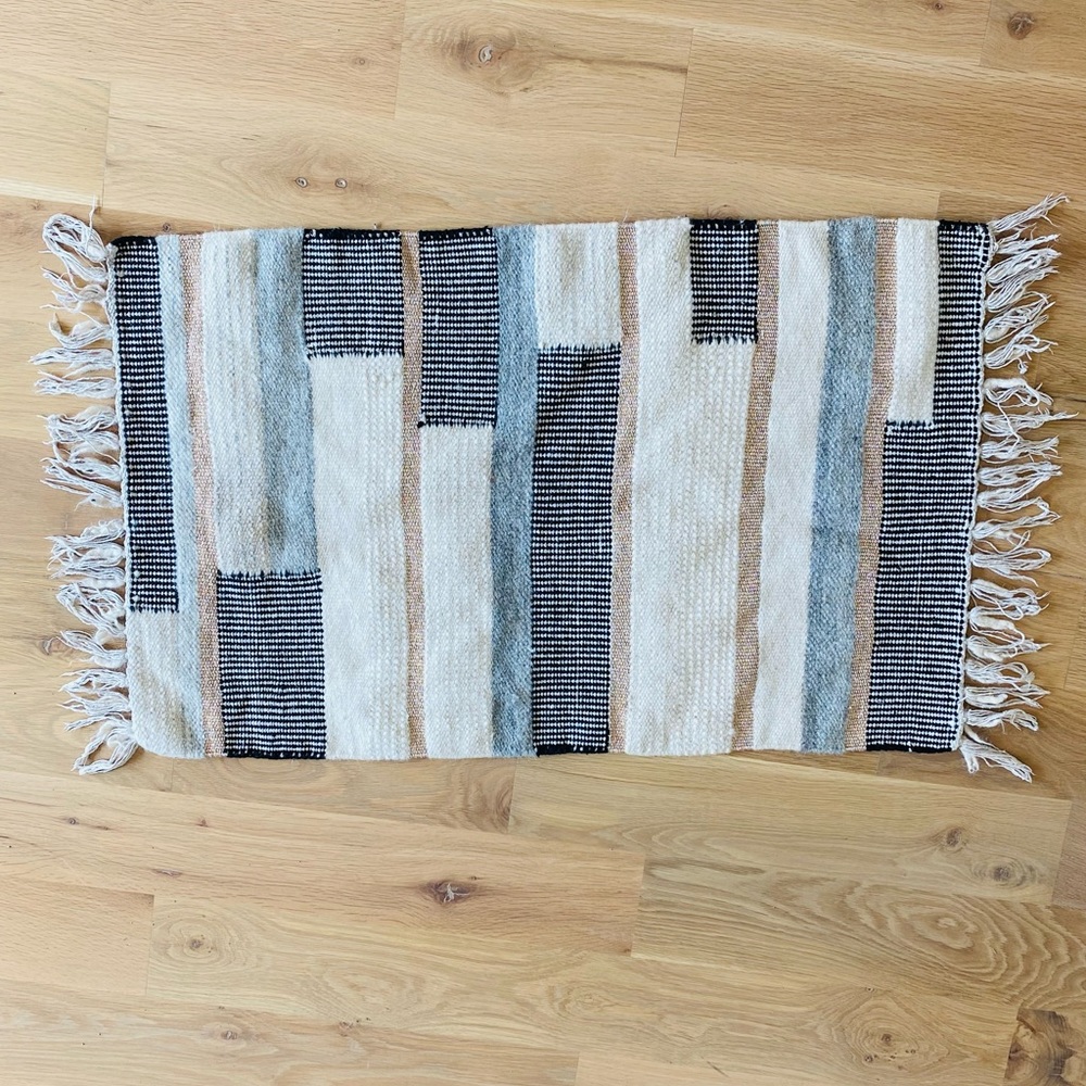 Anthropologie Cream Rose Black 2x3 Rug